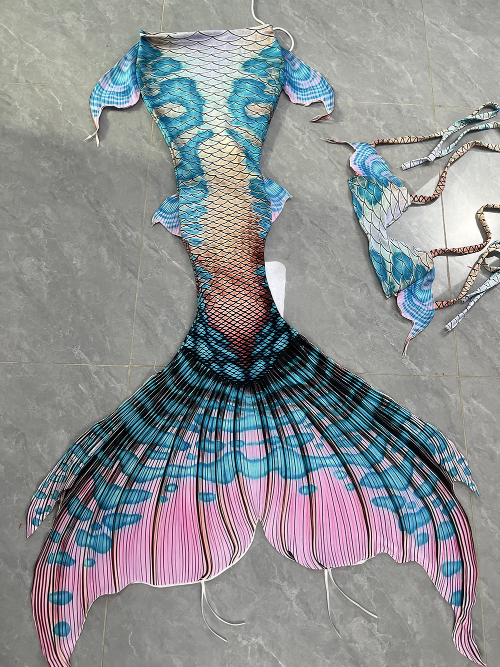 Colorful Dreamy Mermaid Tail A - Aquarium Marine recension och pris
